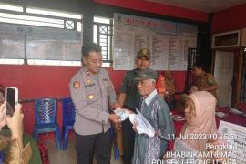 Kapolsek Lebong Utara Hadiri Pembagian BLT DD di Desa Kampung Dalam