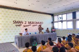 Polsek Mukomuko Selatan Gelar Penyuluhan Bahaya Narkoba di SMAN 2 Mukomuko