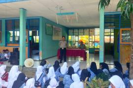 Kanit Binmas Polsek Kedurang, Berikan Penyuluhan Tertib Lalu Lintas dan Kenakalan Remaja di SMP Negeri 04 Kedurang 