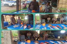 Sambangi Pedagang Ikan, Personel Polsek Teluk Segara Sampaikan Imbaun Kamtibmas
