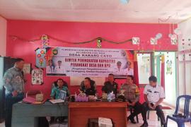 Bhabinkamtibmas Polsek Pino Raya Hadir dalam Bimtek Peningkatan Kapasitas Perangkat Desa dan BPD desa Karang Cayo