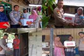 Polresta Bengkulu dan Polsek Jajaran Bagikan Sembako kepada Warga Kurang Mampu