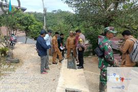 Bhabinkamtibmas Polsek Lebong Utara Hadiri Monev di Desa Tambang Saweak