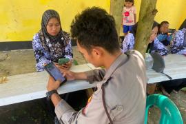 Sosialisasi Super App, Personel Polsek Batiknau Sasar Para Guru 
