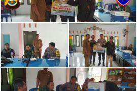 Bhabinkamtibmas Polsek Seginim Hadiri Penyaluran BLT DD Desa Penandingan Kecamatan Air Nipis