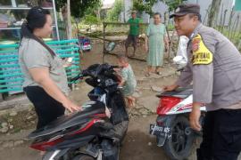 Lagi, Bhabinkamtibmas Polsek Kota Manna Sampaikan Teguran Simpatik kepada Pengguna Sepeda Motor yang Tidak Menggunakan Helm Standar SNI