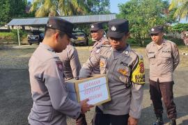Polsek Giri Mulya Lakukan Kegiatan Sedekah Untuk Membantu Sesama