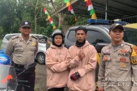 Polsek Sindang Kelingi Berikan Pengawalan Warga Bengkulu Utara yang Melintas di Jalan Lintas Curup-Lubuklinggau