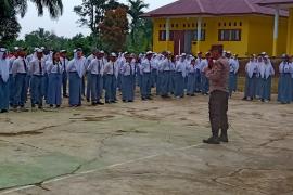 Cegah Kenakalan Remaja, Polsek Penarik Raya Lakukan Pembinaan dan Penyuluhan di SMAN 10 Mukomuko