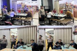 Patroli Malam Hari, Sat Sampata Sambangi Warga Sampaikan Imbaun Kamtibmas 