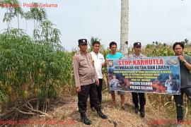 Polsek Seluma, Laksankan Sosialisasi dan Imbauan Larangan Karhutla kepada Warga Desa Padang Merbau 