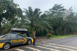 Polsek Batiknau Melaksanakan Pengaturan Lalin di Wilayah Rawan Kemacetan 