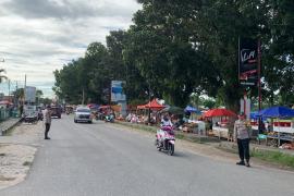 Piket Yanmas Regu I Polres Kaur, Laksanakan Pengamanan dan Turlalin di Lokasi Pasar Kaget Lapangan Merdeka