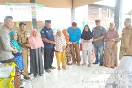 Bhabinkamtibmas Polsek Lebong Tengah Hadiri Penyaluran BLT DD di Desa Semelako II