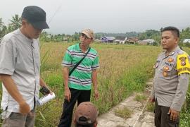 Sambang, Bhabinkamtibmas Polsek Lebong Selatan Hadiri Titik Nol Pembuatan Jalan di Kelurahan Taba Anyar