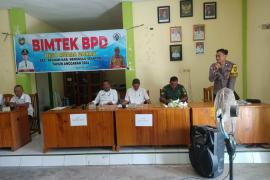 Dukung Peningkatan Kemampuan Aparat Pemerintahan Desa, Bhabinkamtibmas Polsek Seginim Hadiri Pelatihan Peningkatan Kapasitas BPD
