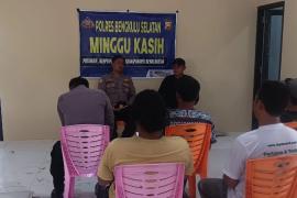 Sat Binmas Polres Bengkulu Selatan Gelar Minggu Kasih di Desa Tebat Kubu