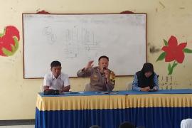 Bhabinkamtibmas Polsek Seginim Sosialisasi Kenakalan Remaja di SMKN 3 BS 