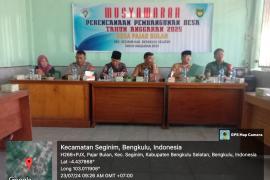 Dukung Kemajuan Daerah Binaan, Kanit Binmas Polsek Seginim Menghadiri Musyawarah Pembangunan Desa Tahun 2025