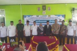 Kapolsek Manna dan Bhabinkamtibmas Polsek Manna Menghadiri Undangan Serah Terima Kepala Sekolah SMAN 06 BS 