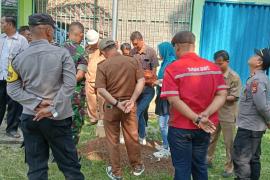 Pantau Pembangunan, Kapolsek dan Bhabinkamtibmas Polsek Pino Raya Hadiri Kegiatan Sertifikasi Pembangunan Desa 