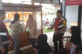 Tampung Aspirasi dan Informasi dari Warga, Polsek Seluma Timur Gelar Kegiatan Jumat Curhat di Kelurahan Pasar Tais