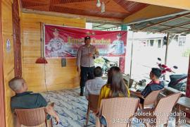 Polsek Kotapadang Gelar "Jumat Curhat" di Desa Durian Mas