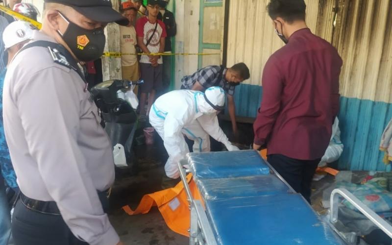 Penemuan Mayat di Depan Toko Jam 