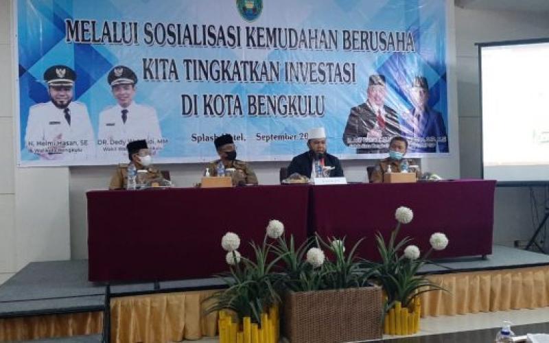 Walikota yang pada kesempatan itu didampingi Asisten III M.Husni, Staf Ahli walikota Zuliyati, Plt Kepala DPMPTSP Riduan dan Kadis Perindag Bujang HR