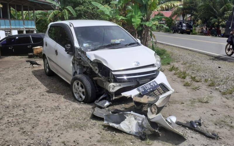Nisan Disel pembawa Molen Lepas Bohol Bertabrakan Mobil Agya
