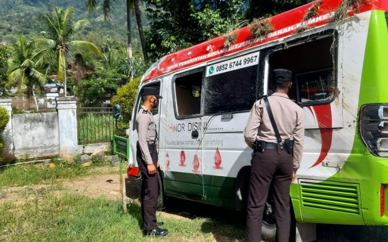 Lepas Kendali dan Terbalik, 13 Penumpang Minibus Luka Ringan
