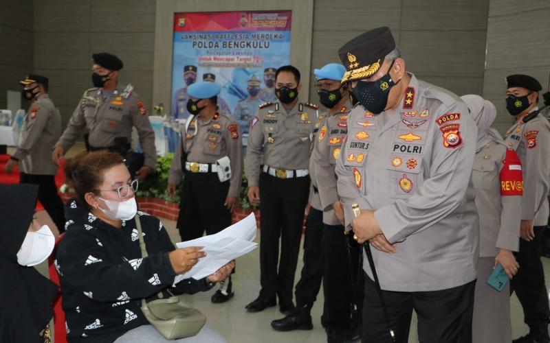 Pantau Vaksinasi Massal, Kapolda Ucapkan Terima Kasih Kepada Masyarakat