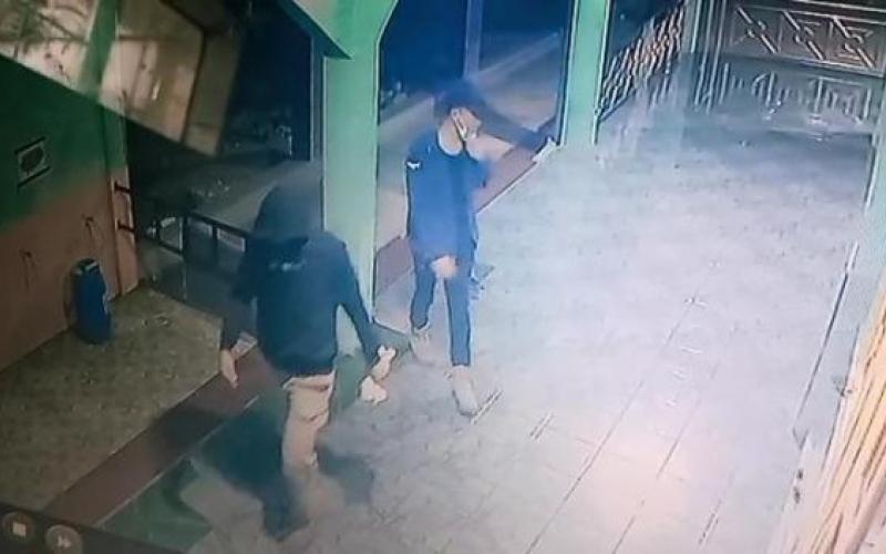 Terekam CCTV, Polisi Buru Pelaku Pencuri Kotak Amal