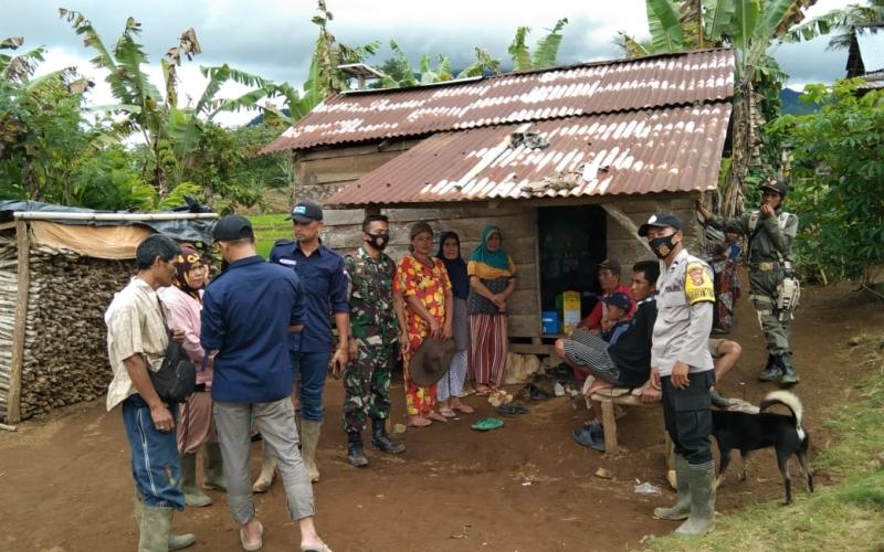 Perjuangan Bhabinkamtibmas Polsek Bengko dan Tim Nakes Menjangkau Dusun Talang Sawah Untuk Vaksinasi