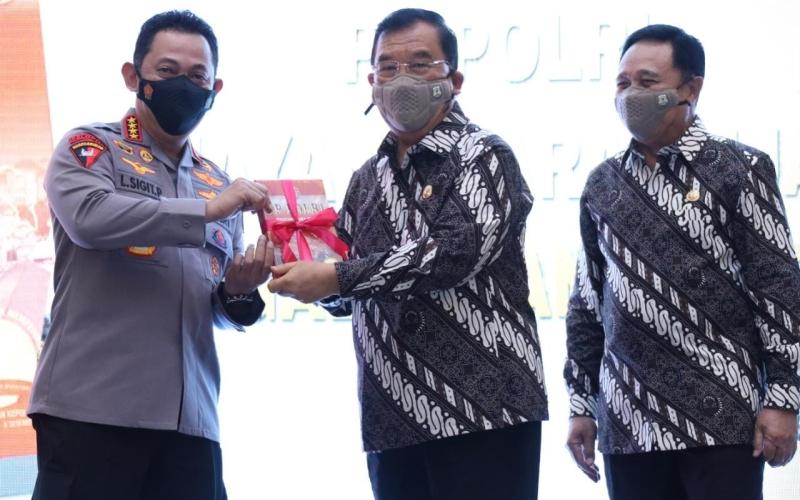 Kapolri : Buku Bhayangkara Sejati Mengabdi Tanpa Henti Jadi Renungan Polri untuk Jadi Lebih Baik