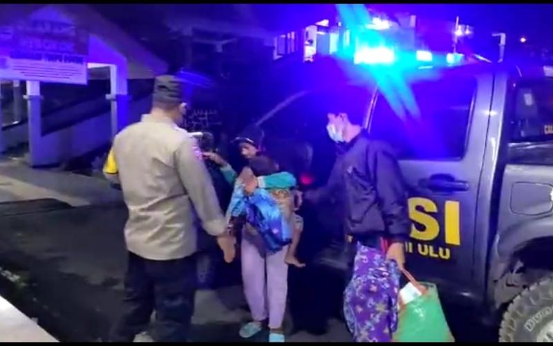 Berikan Pelayanan Maksimal, Polsek Bermani Ulu Evakuasi Korban Tersambar Petir