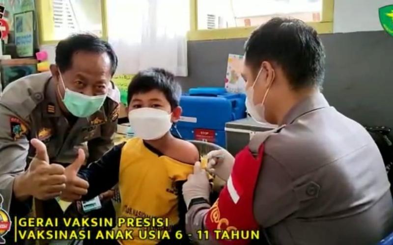 Polres Rejang Lebong Gelar Serbuan Vaksin Bagi Anak-anak SD 02