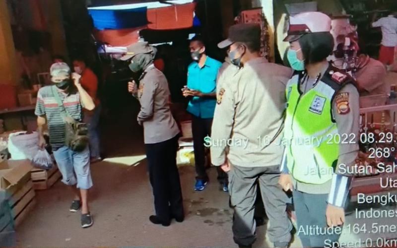 Tim KRYD Polres BU Keliling Pasar Purwodadi Arga Makmur