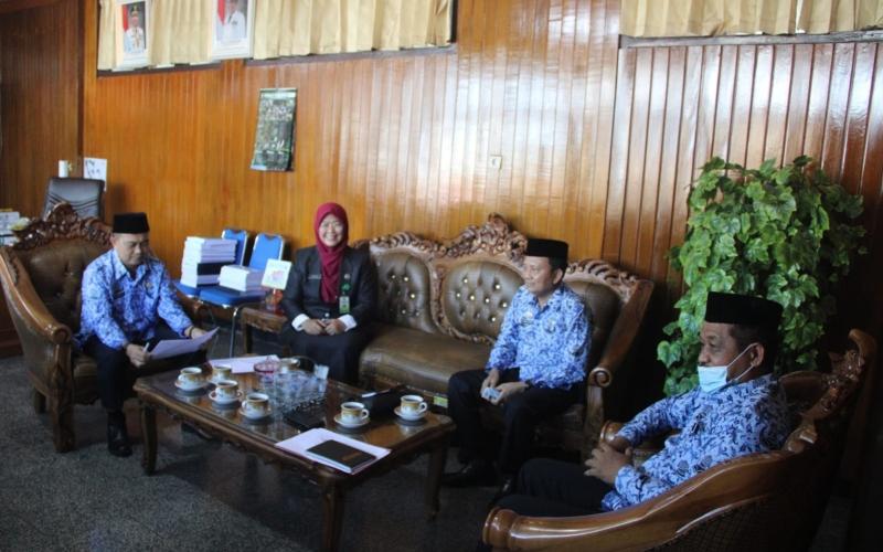 Beri Pengarahan Kebersihan Pantai Panjang ke DLHK, Sekda Hamka Tekankan Ini