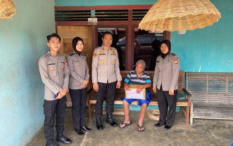 Indahnya Berbagi, Polres BS Salurkan Bantuan Kemanusiaan Untuk Negeri Kepada Warga Kelurahan Padang Kapuk