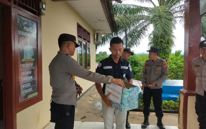 Ramadan, Polsek Batik Nau Terus Laksanakan Senin Berbagi