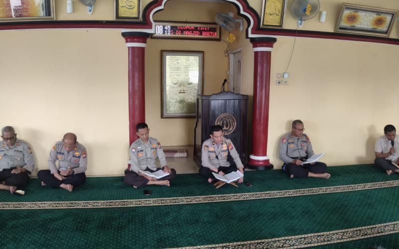 Semarakan Bulan Ramadan, Personel Polres Bengkulu Utara Lakukan Tadarus Al- Quran Setiap Pagi
