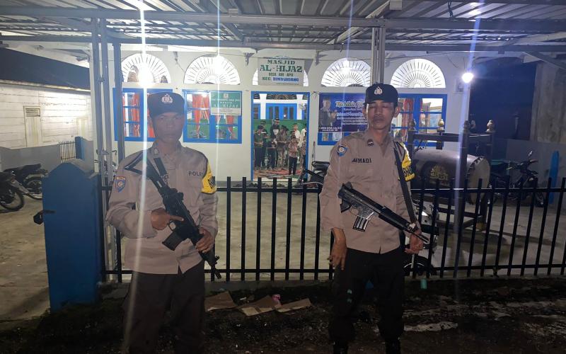 Polsek Padang Ulak Tanding Laksanakan Kegiatan Pengamanan Ibadah Salat Tarawih