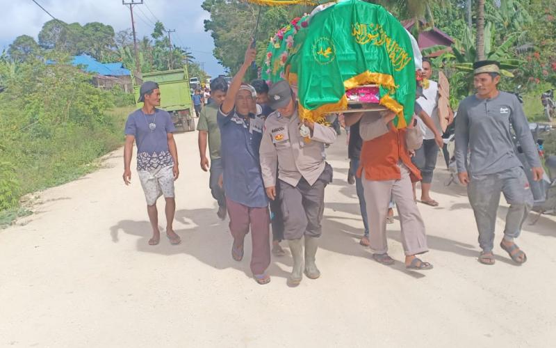 Peduli Sesama, Bhabinkamtibmas Sambang Duka ke Rumah Warga Binaanya 