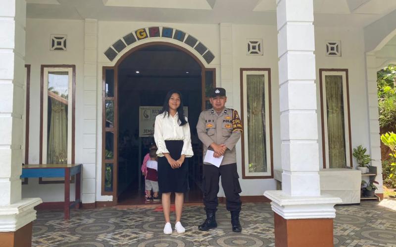 Polsek Giri Mulya, Berikan Pengamanan Ibadah Minggu Umat Nasrani