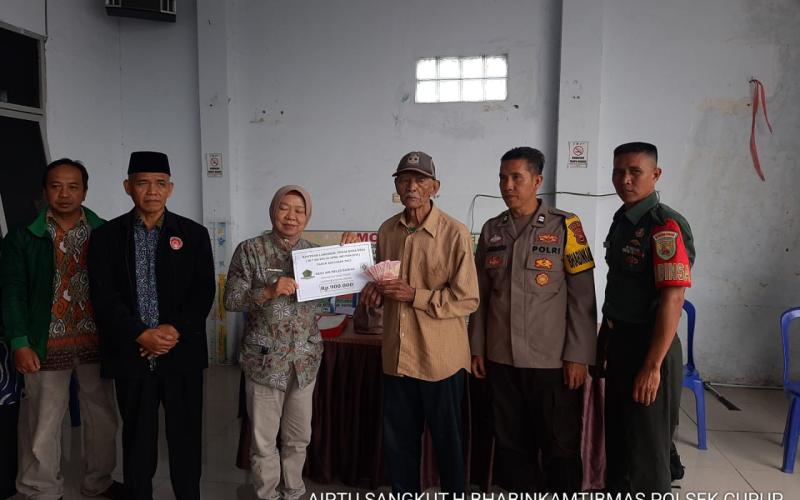 Bhabinkamtibmas Polsek Curup Hadiri Kegiatan Penyaluran BLT-DD di Desa Air Meles 