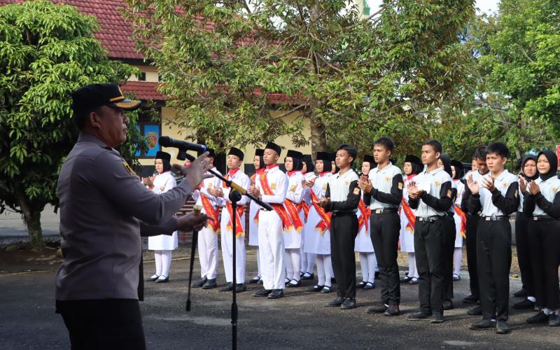 Lomba Baris Berbaris SMP-SMA Meriahkan Hari Bhayangkara Ke-77
