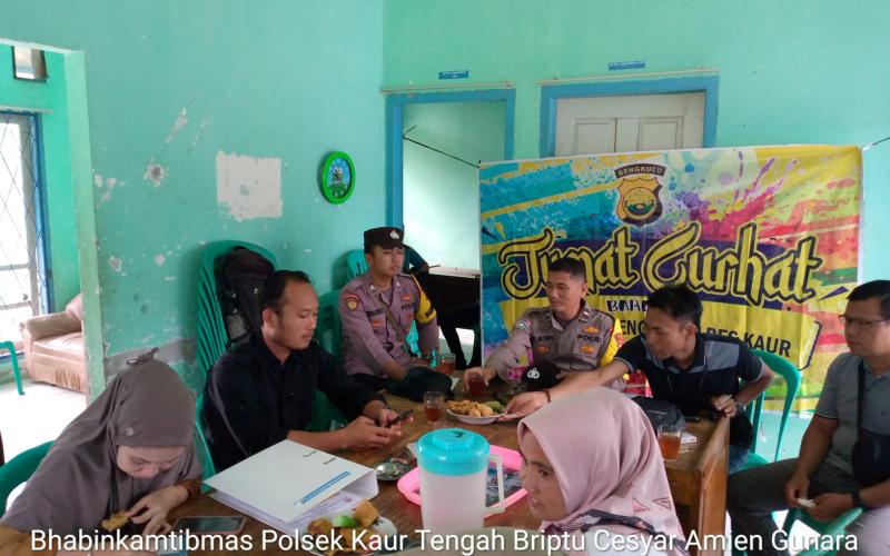 Kapolsek Kaur Tengah, Gelar Jumat Curhat di Desa Tanjung Baru Kecamatan Kinal 