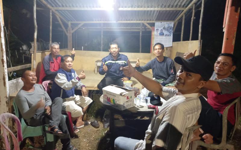 Ajak Warga Tingkatkan Kemamanan, Bhabinkamtibmas Ratu Agung Sambangi Pos Kamling