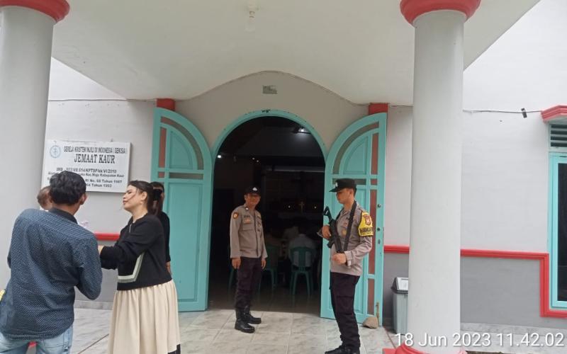 Polsek Maje Berikan Pengamanan Ibadah Minggu Umat Kristiani